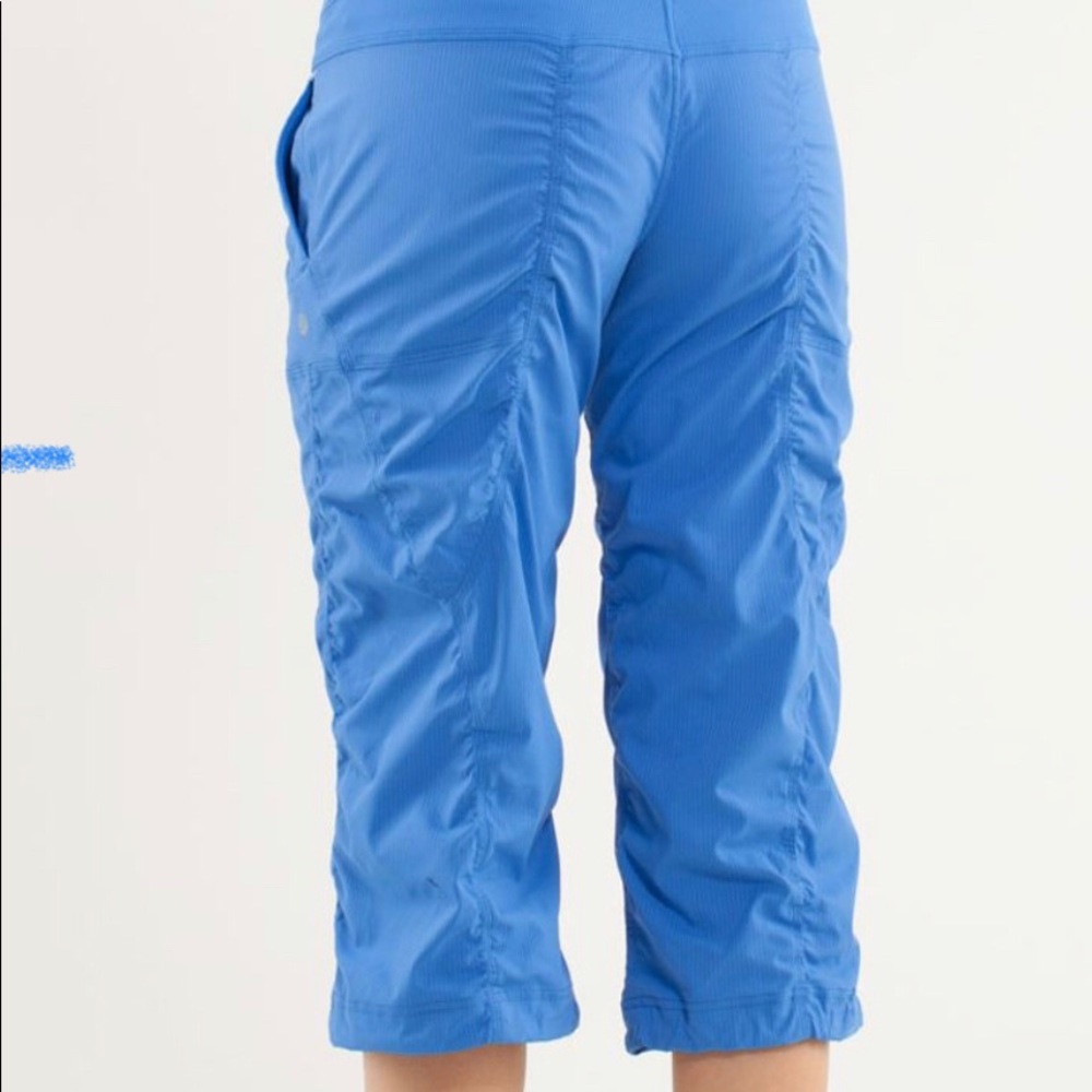Lululemon Dance Studio Crop- size 8. Unlined